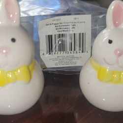 ceramic bunny rabbit salt and pepper shakers. 