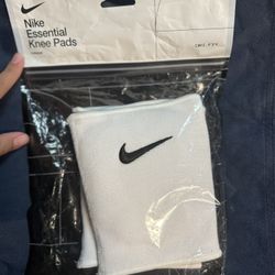 Nike Women’s Knee pads Size M-L