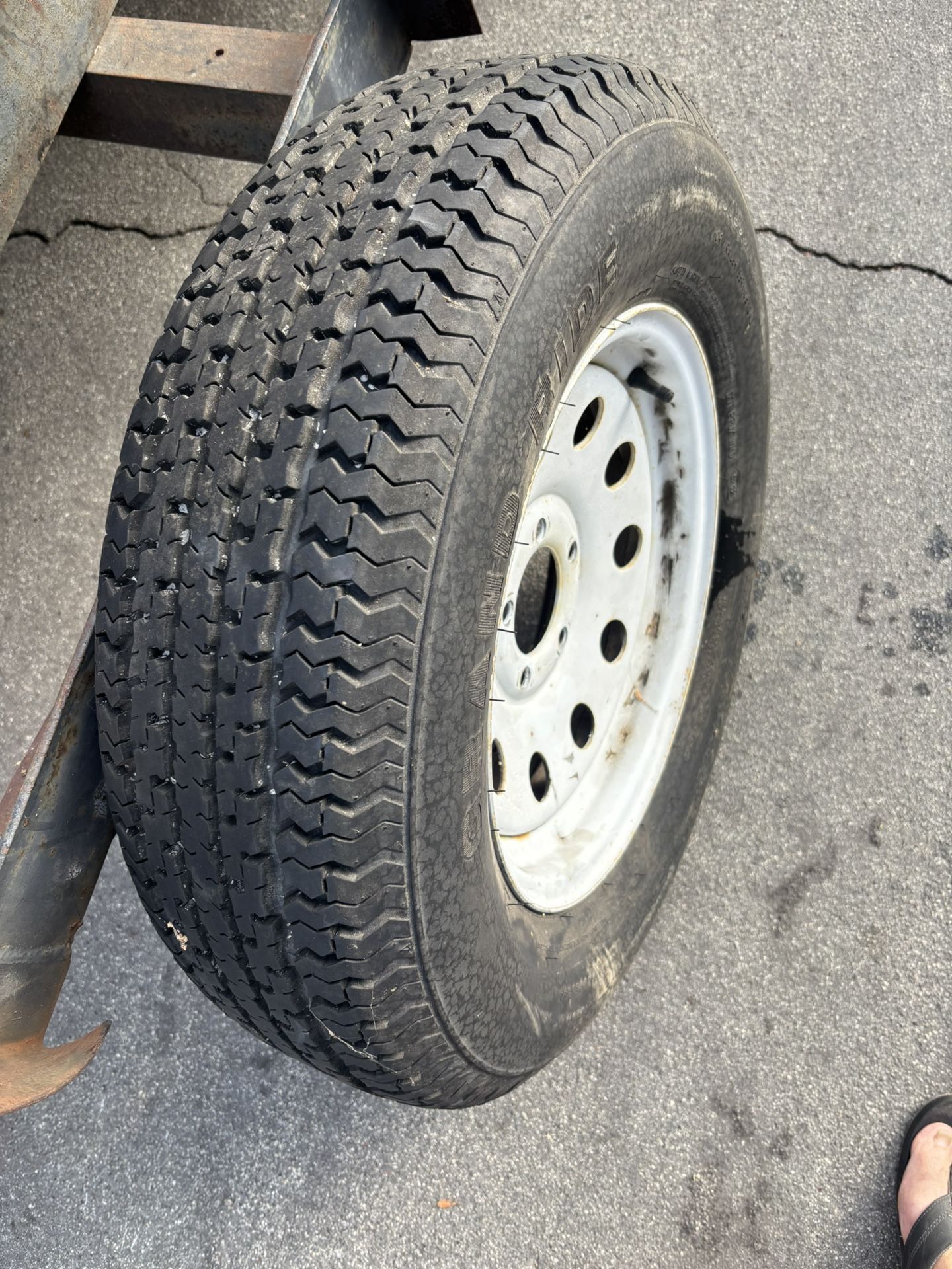 Trailer wheel and tire