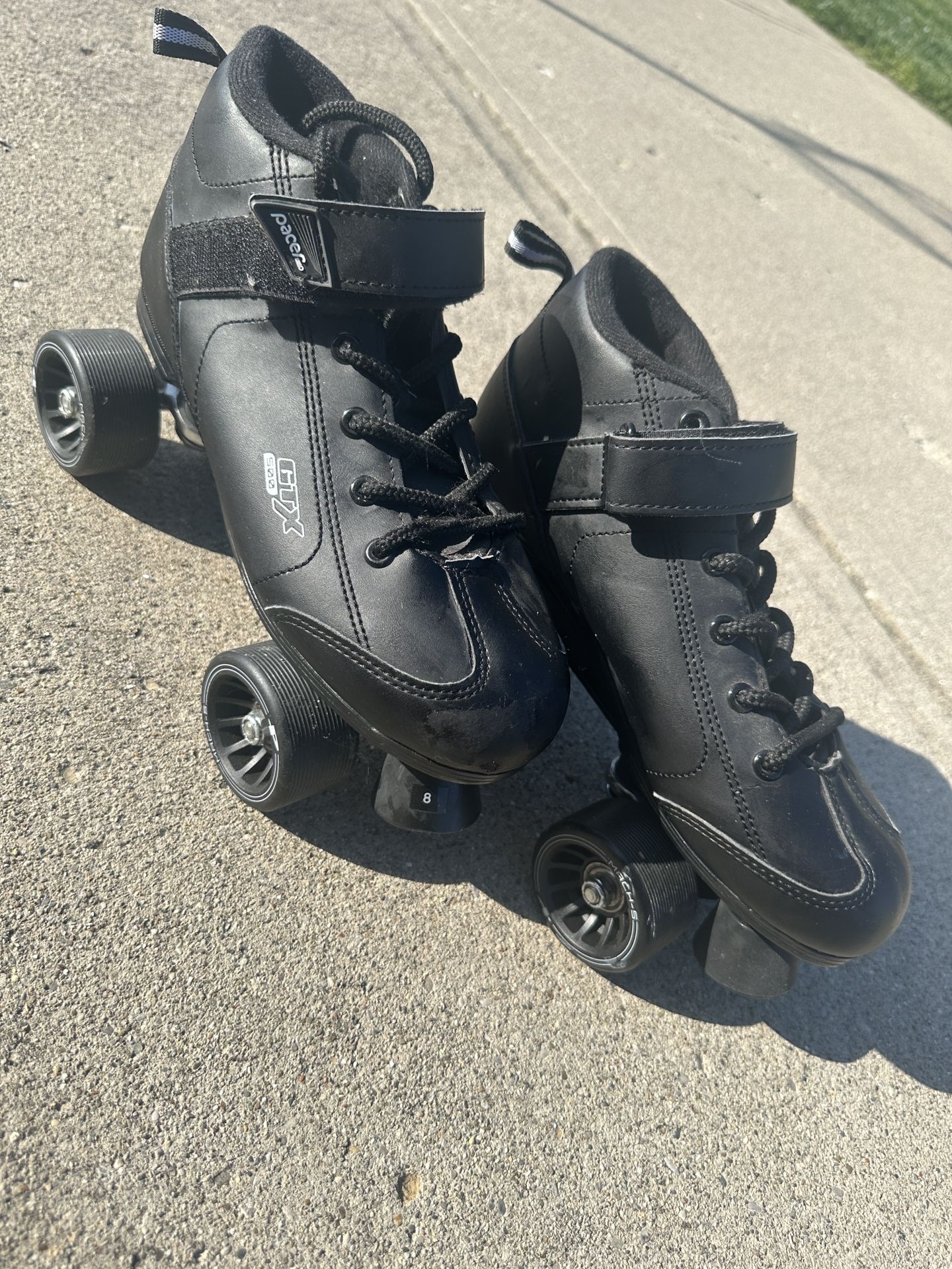 Sz 8 Roller Skates