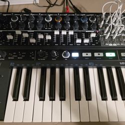 Arturia minibrute 2