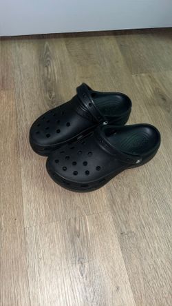 New Pair Of Crocs