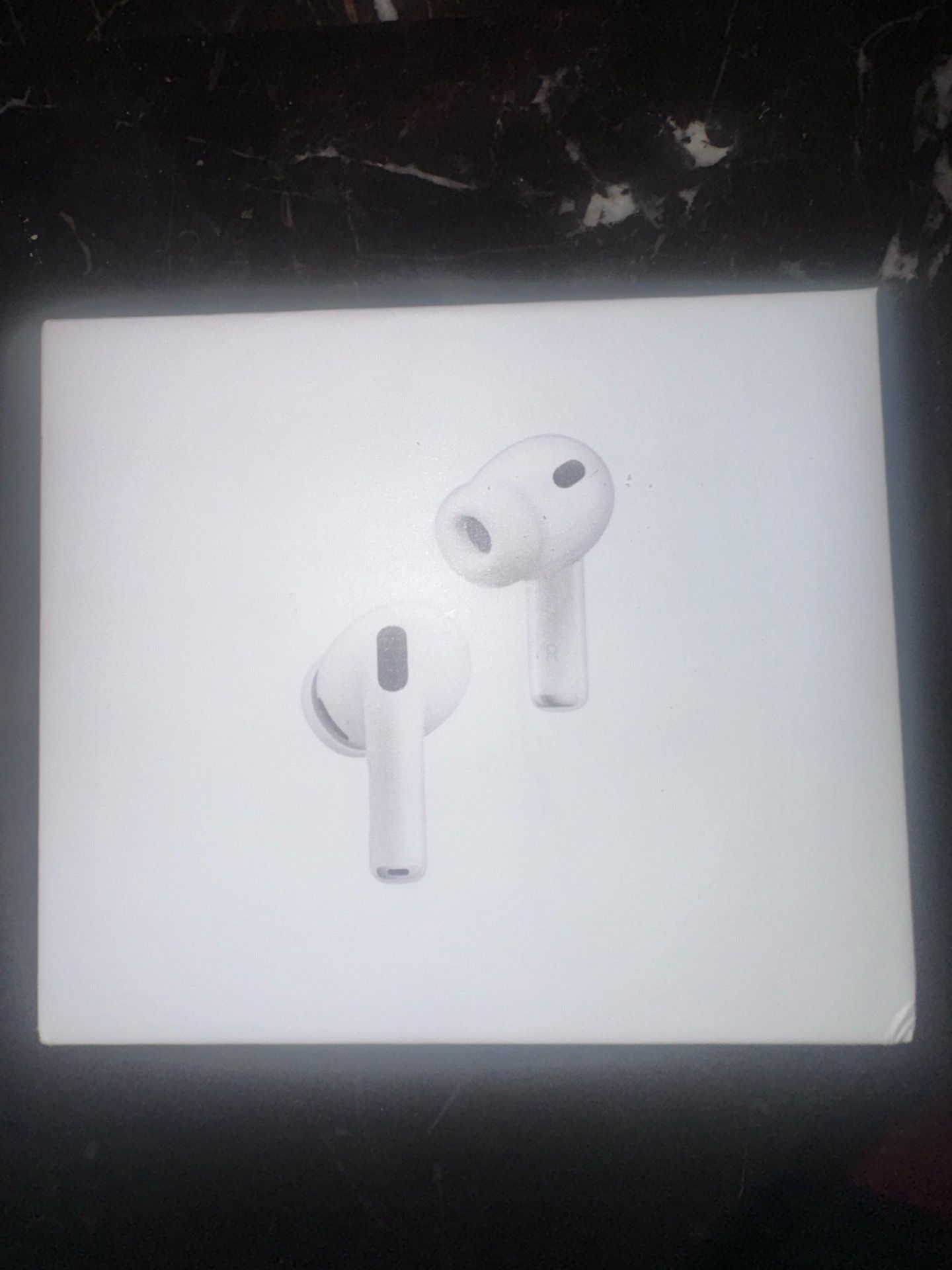 AirPods Pro’s 3 wireless headphones