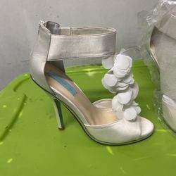 Brand New White Floral Heels 