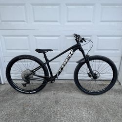 2024 Trek Roscoe 7 Mountain Bike 