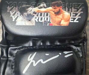 🥊 Yair “El Pantera” Rodriguez Autographed MMA Glove 🇲🇽
