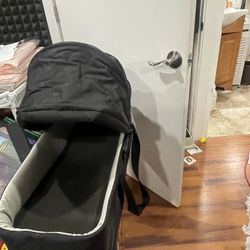 Baby jogger Bassinette Barely Used 