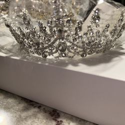 Crowns/Tiaras 