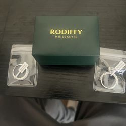 Moissanite Engagement Rings 