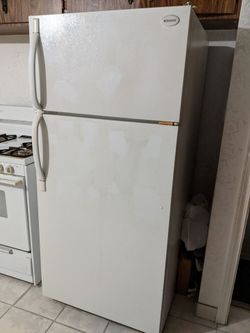 Frigidaire Refrigerator

Pickup only in Mayfield Heights. Thanks.