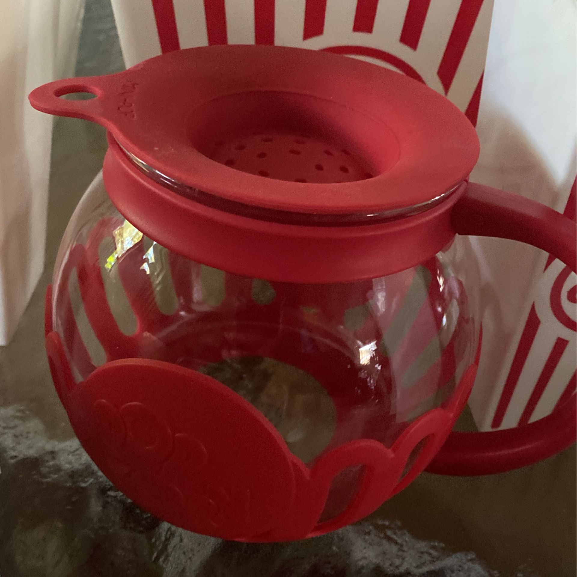 Microwave Popcorn Popper  New  With Cups 