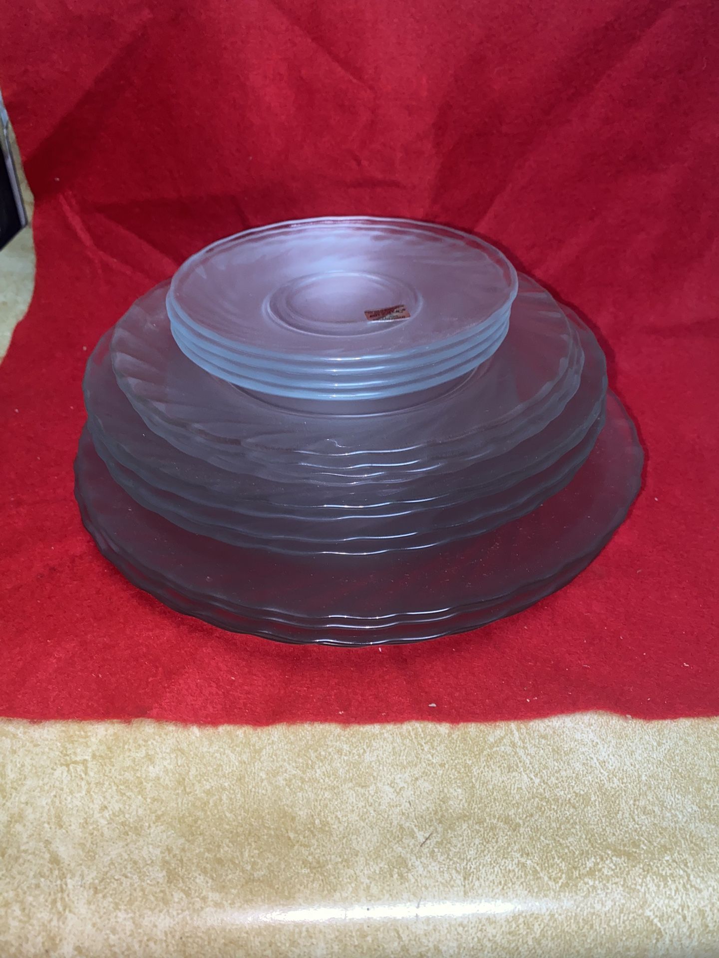 Set Of 16 Arcoroc Tempered Glass Plates (Sizes In Description)