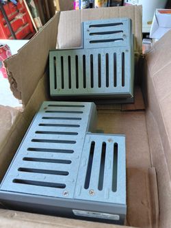 Nds spee-d 90 degree channel drainage grate, few available (gray)