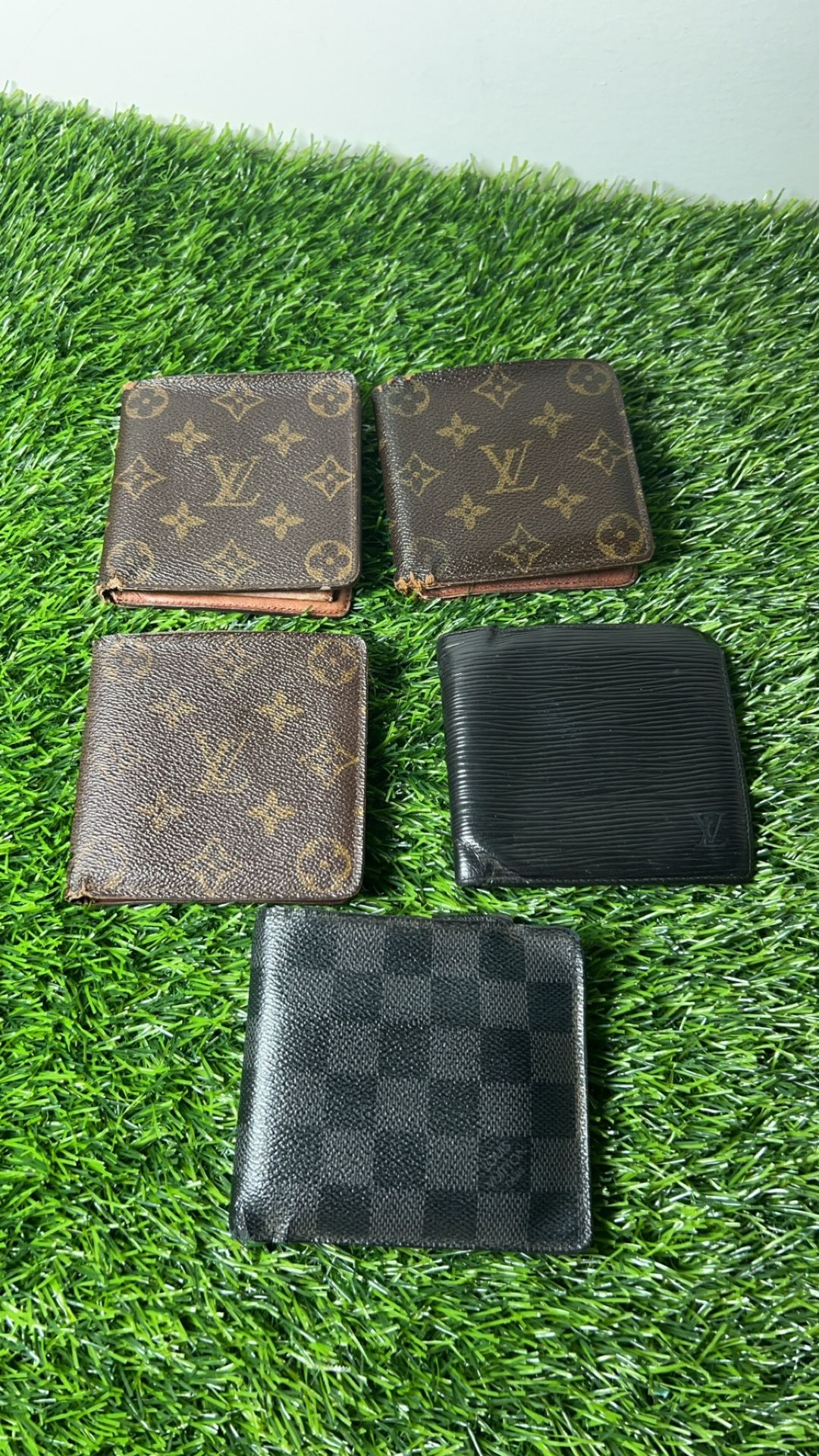 (5) Louis Vuitton Bi-Fold Wallets