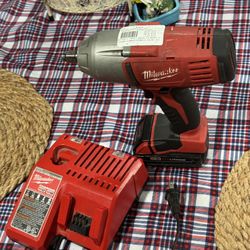 Milwaukee Impact Wrench 1/2 w/ charger 