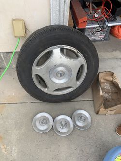 Tire and rim 225/60/16 and caps 