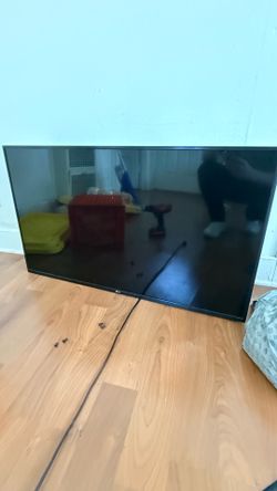 LG SMART TV & Wall Mount