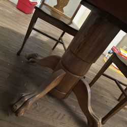 Antique Table With Middle Leaf And 4 Chairs 