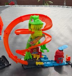 Hot wheels trex track
