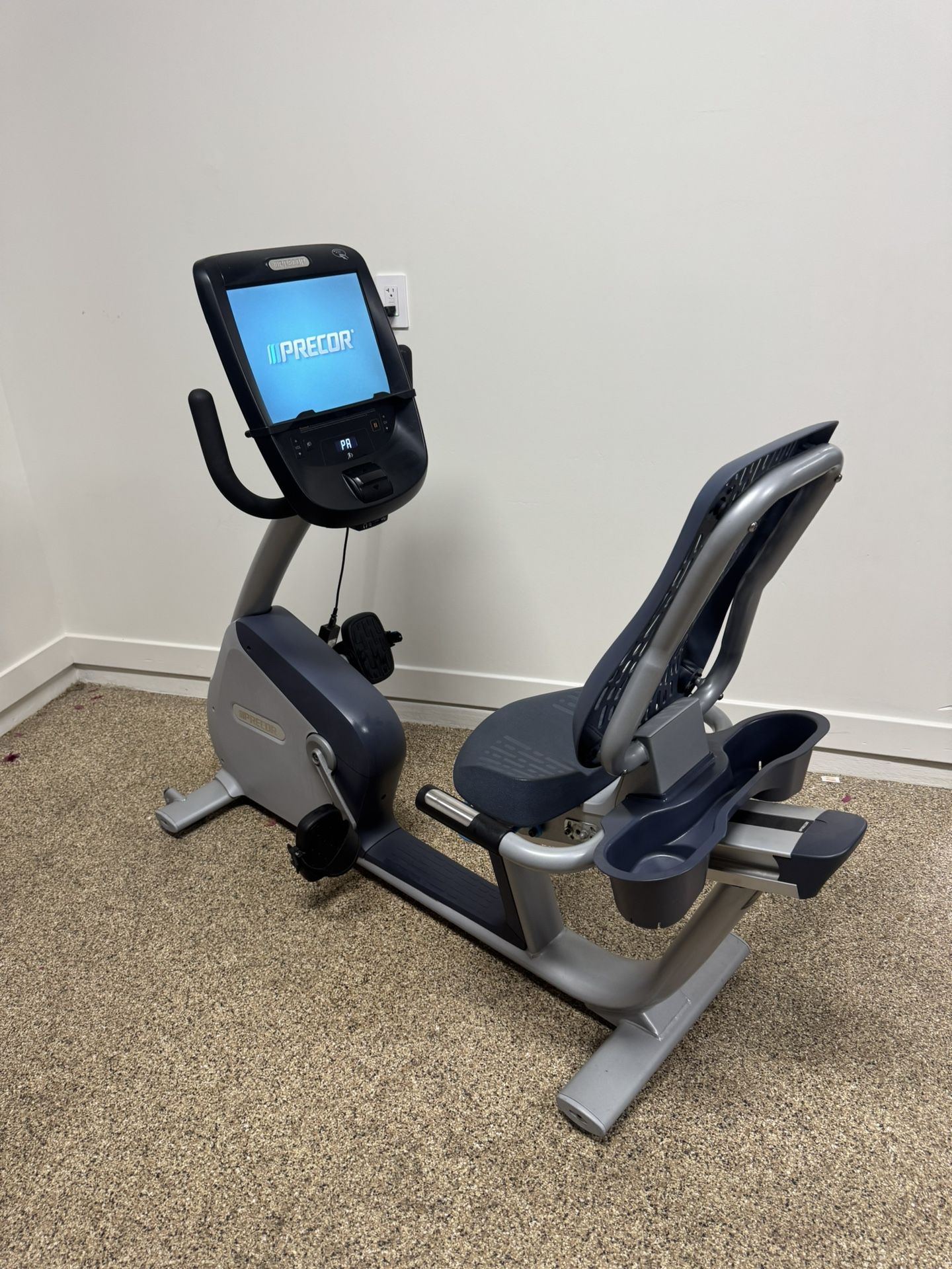 Precor RBK 885 Recumbent Bike w/ P82 Console