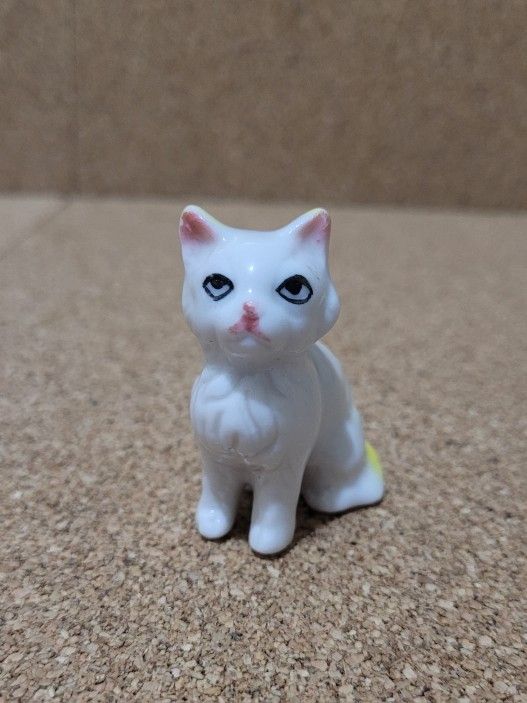 Vintage Lego Cat Kitten Minature Mini Figurine Bone China 2" White.
