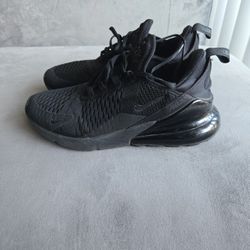 Nike  Air  Max  270