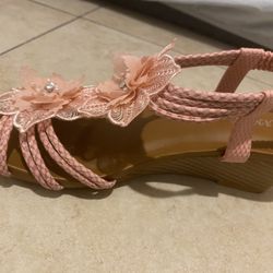 Women’s Dressy Pink Pumps  Brand New  
