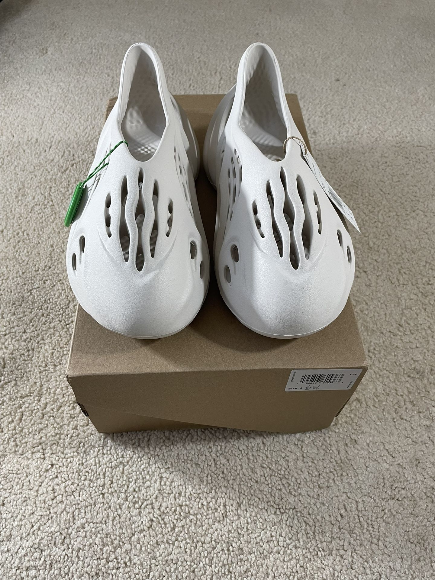 Yeezy Foam RNNR Ararat Size