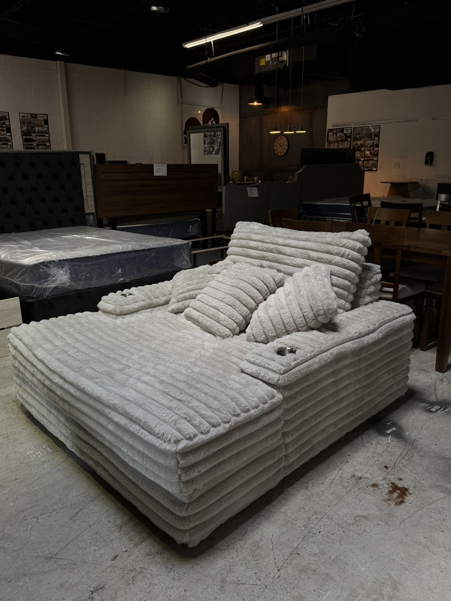 FLUFFY OVERSIZED CHAISE SOFA π π₯