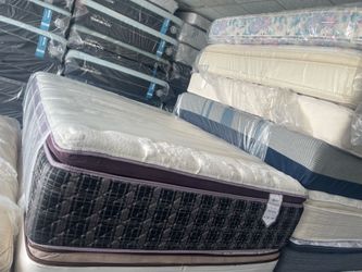 Queen pillowtop mattress set