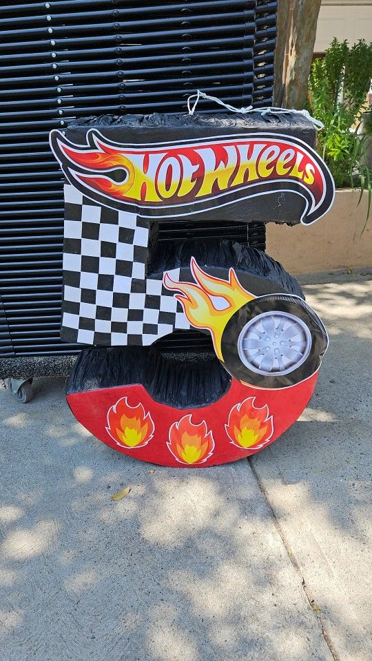 HOT WHEELS PIÑATAS