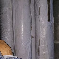 5 royos nuevos de pad para carpeta doy en 60 cada Royo le puedo consegir más si necesita más selo puedo consegir I'm selling 5 new rolls of pad I'm se