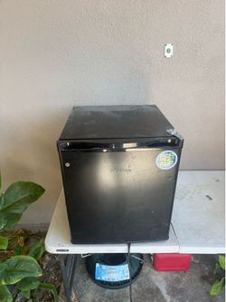 Mini fridge