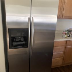 Kitchen Aid Brand Refrigerator Like New Asking $400 