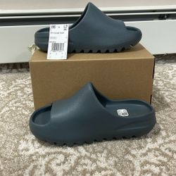 Yeezy Slides Kids Size 3