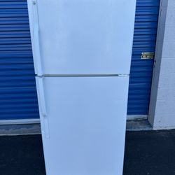 GE Refrigerator (1 Month Warranty)