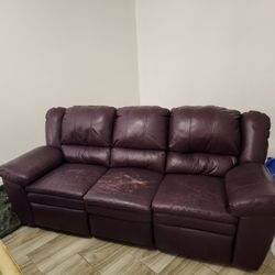 Full sized leather couch with dual recliners.  Everything works LAZY BOY  NON-SMOKING/NON-PET HOME