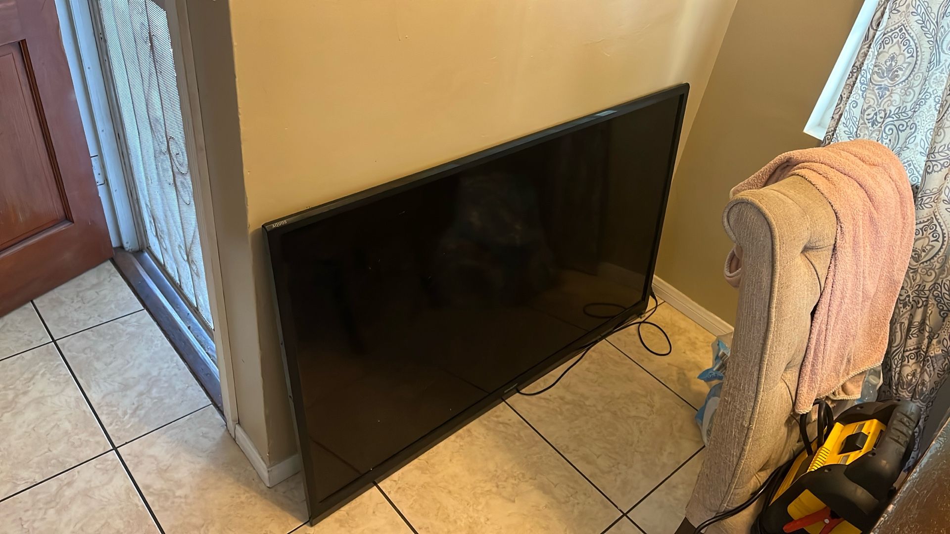 Sharp , Black 65 Inches