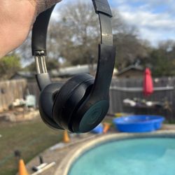 Beats Solo 3 - Wireless * Apple Music free*