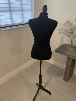 Female Mannequin, Mannequin Body Adjustable Dress Mannequin with Stand Wood  Base for Sale in Pompano Beach, FL - OfferUp