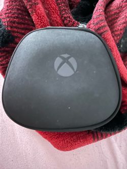 Xbox Elite Series 2 case and accessories