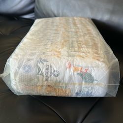 Size 4 Huggies Diapers 32 Count 