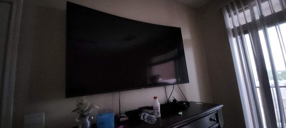 Curved Flat Screen 900