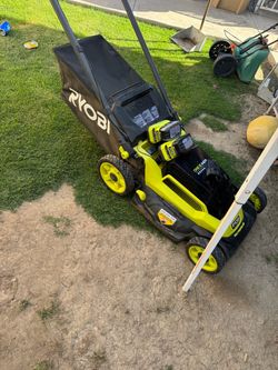 Máquina para cortar la yarda. Ryobi
