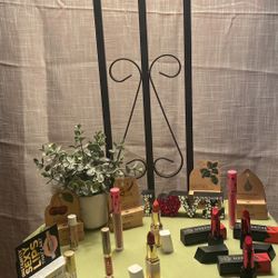 Diferentes  Y Hermosos Colores Y Marcas De Maquillajes