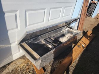 Aluminum truck bed toolbox