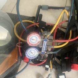 Testing and charging manifold yellow jacket
