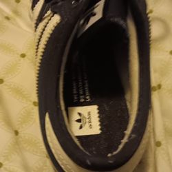 3.5 Adidas Tennie Shoes 