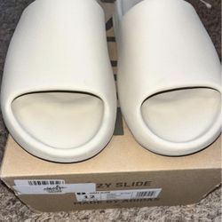 YEEZY SLIDE