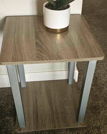 SET OF NIGHTSTANDS/END TABLES
